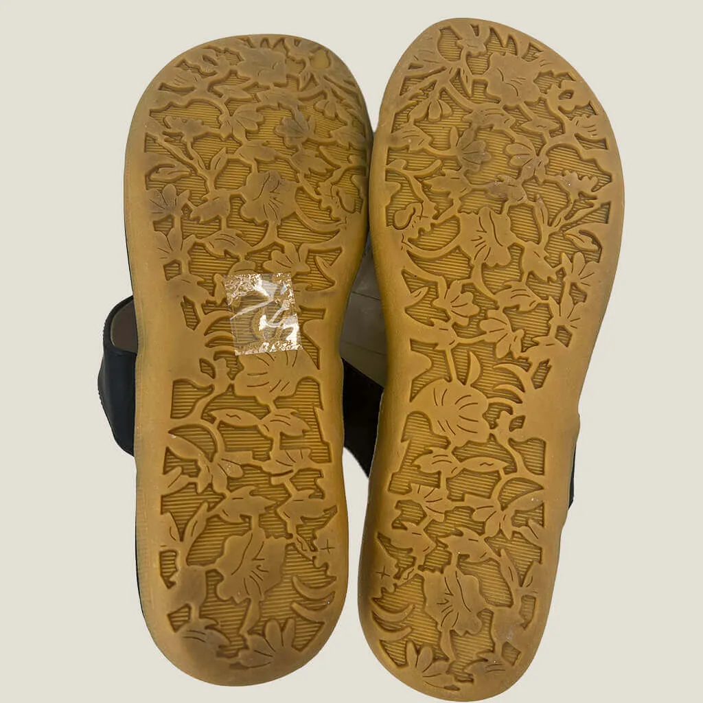 Black Flat Flip-Flop With Diamante And Gold Colour Toe Feature 8