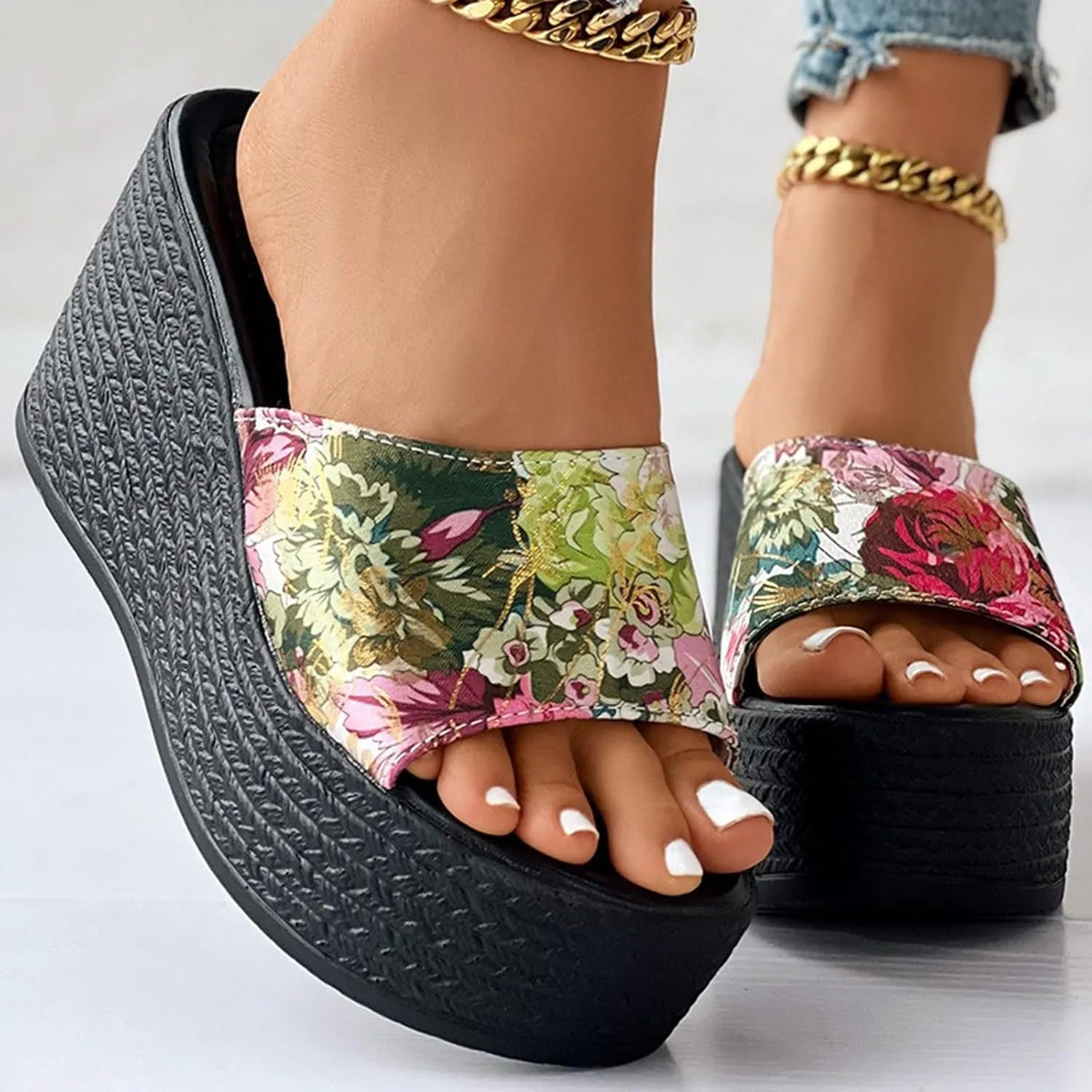 Cool Slippers Female Soft Soled Non Slip Wear Resisting Flat Beach Flops Lady Sandals Closed Toe Sandals Women Athletic