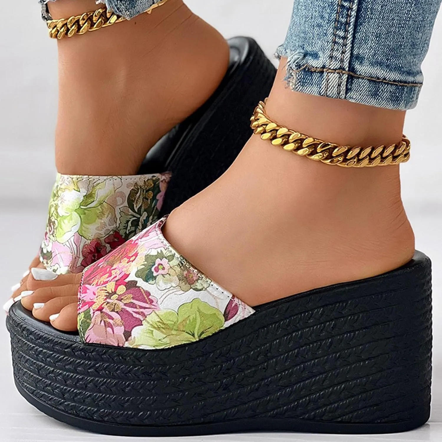 Cool Slippers Female Soft Soled Non Slip Wear Resisting Flat Beach Flops Lady Sandals Closed Toe Sandals Women Athletic