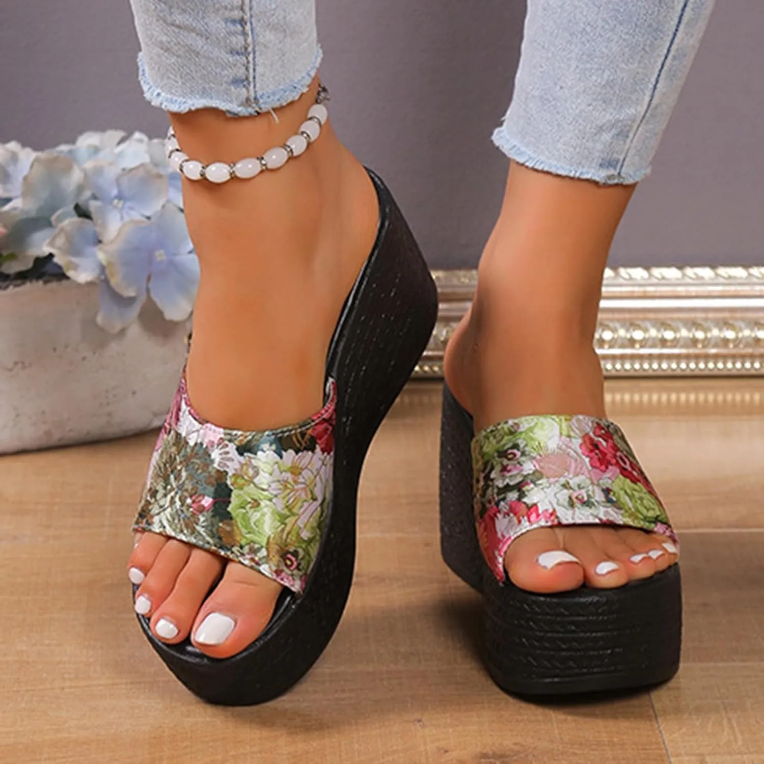 Cool Slippers Female Soft Soled Non Slip Wear Resisting Flat Beach Flops Lady Sandals Closed Toe Sandals Women Athletic