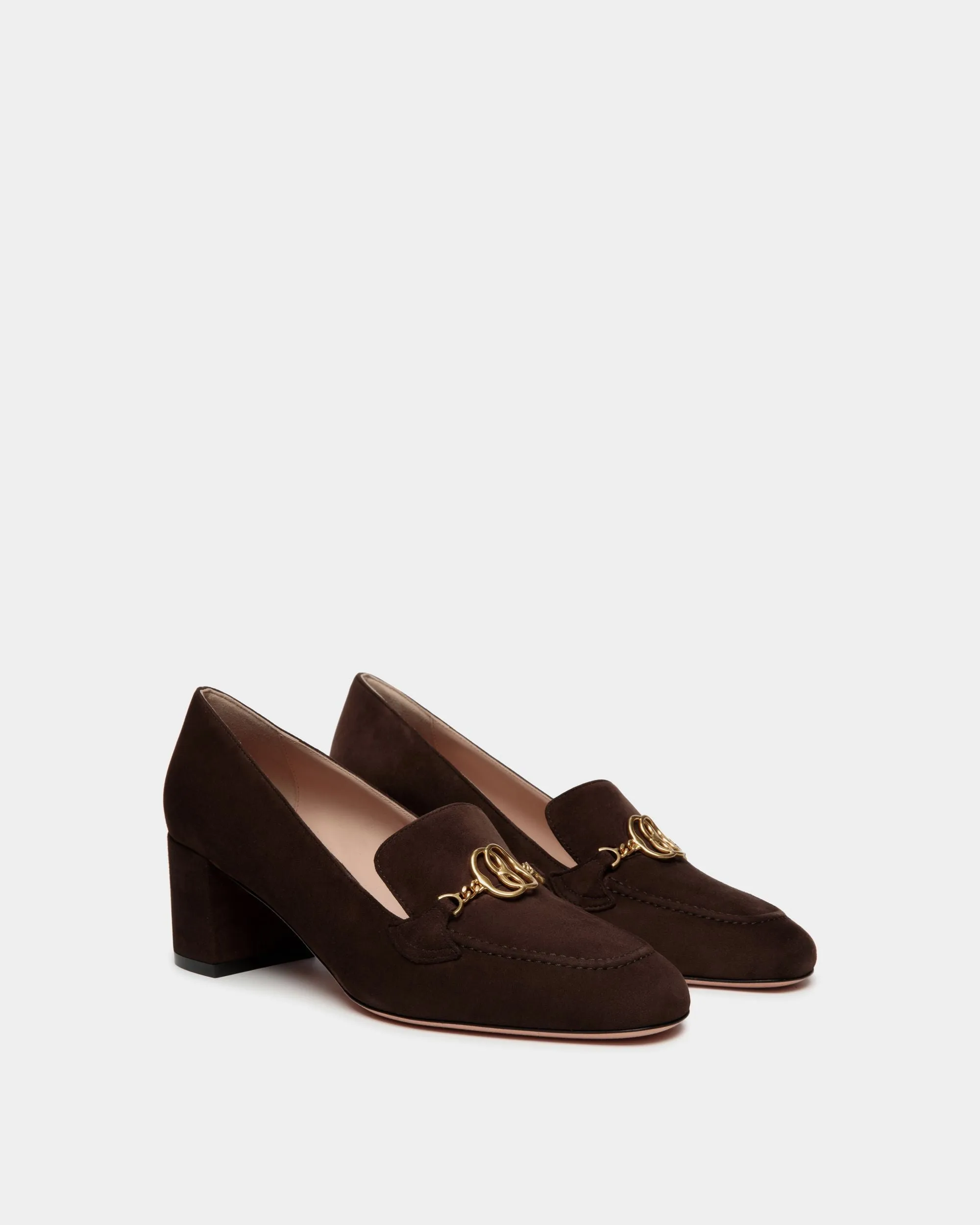 Daily Emblem Pump in Ebano Suede