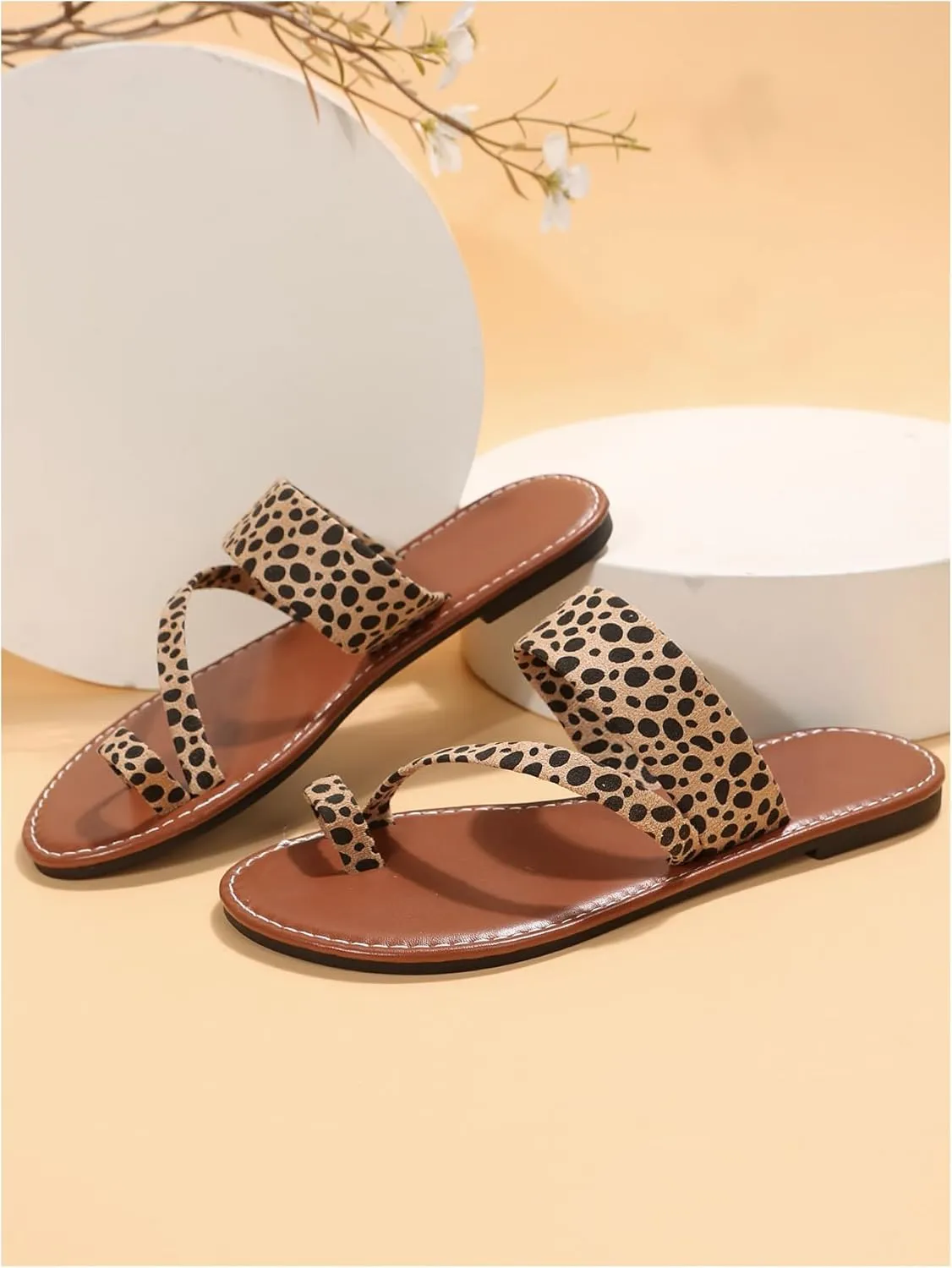 GORGLITTER Women's Leopard Cheetah Print Flat Sandals Y2K Open Toe Strappy Toe Ring Slides Flip Flops