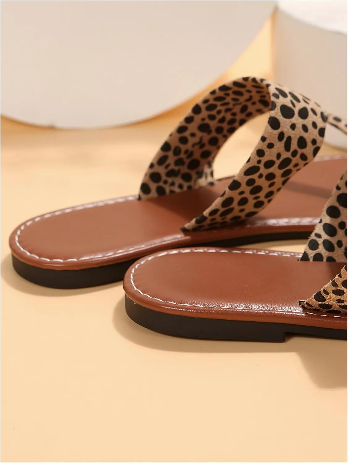 GORGLITTER Women's Leopard Cheetah Print Flat Sandals Y2K Open Toe Strappy Toe Ring Slides Flip Flops