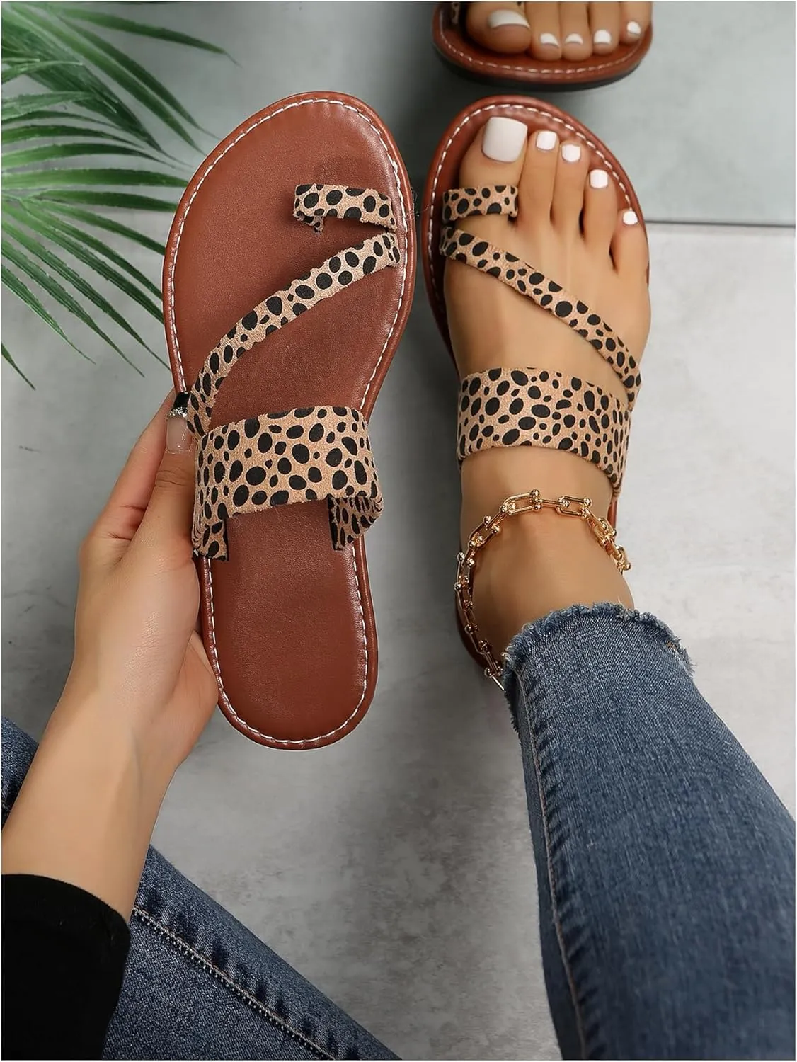 GORGLITTER Women's Leopard Cheetah Print Flat Sandals Y2K Open Toe Strappy Toe Ring Slides Flip Flops
