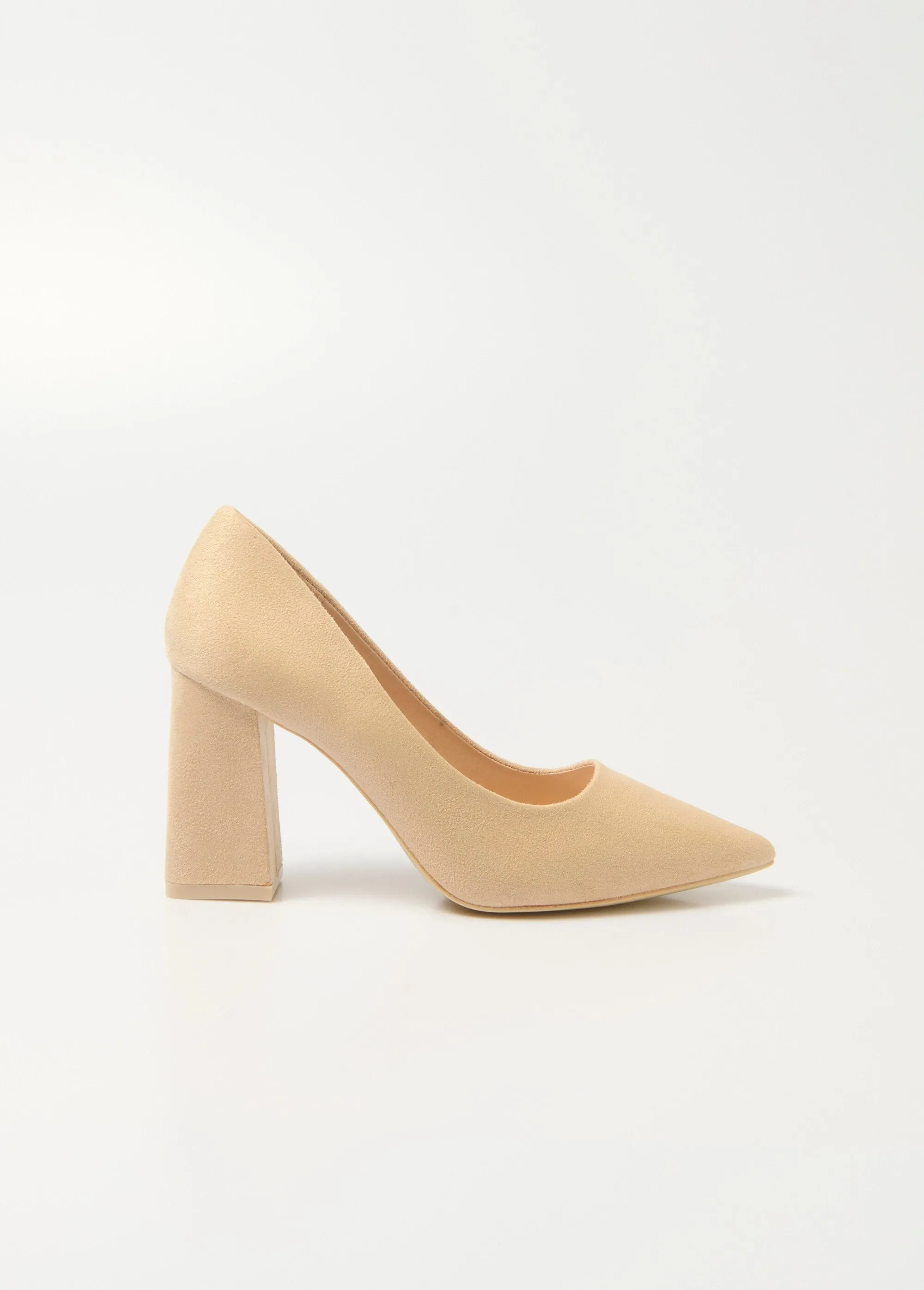 High heel pump with wide suede finish