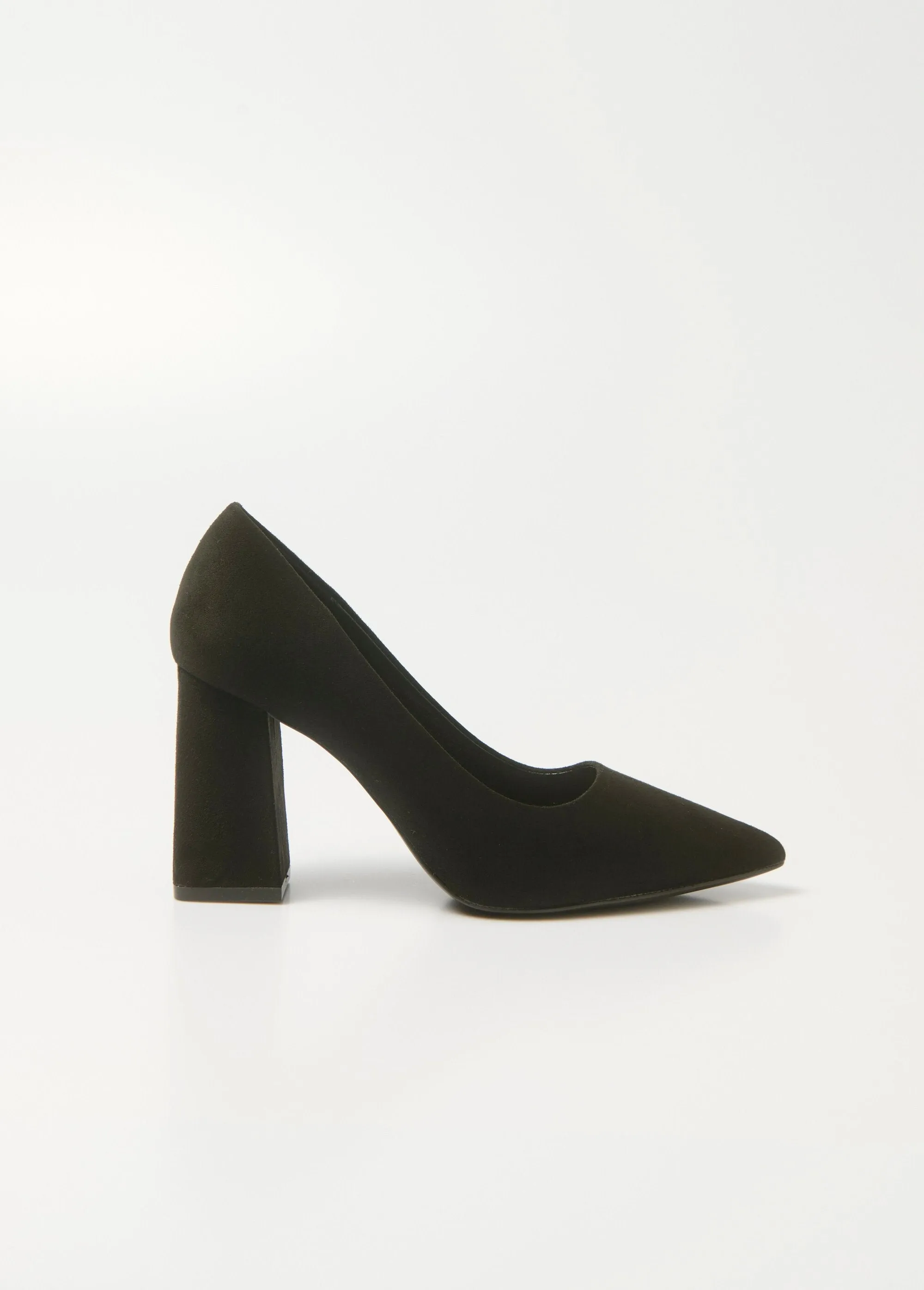 High heel pump with wide suede finish