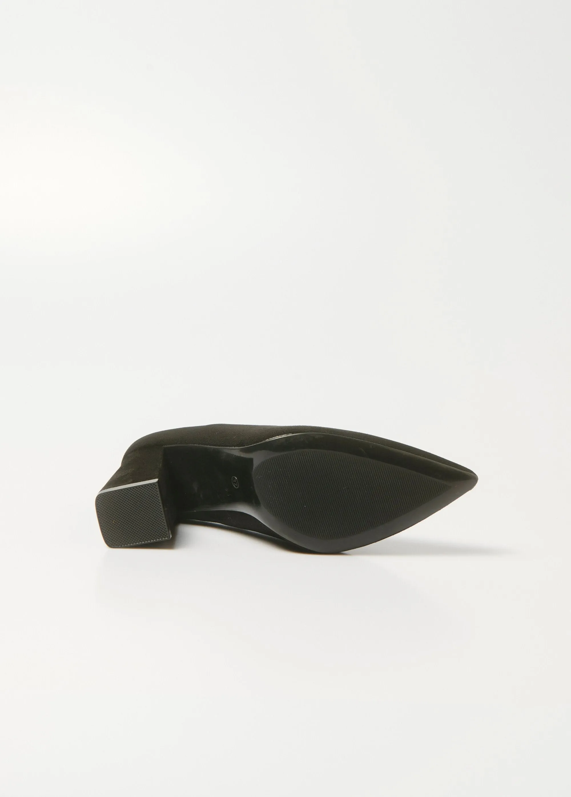 High heel pump with wide suede finish