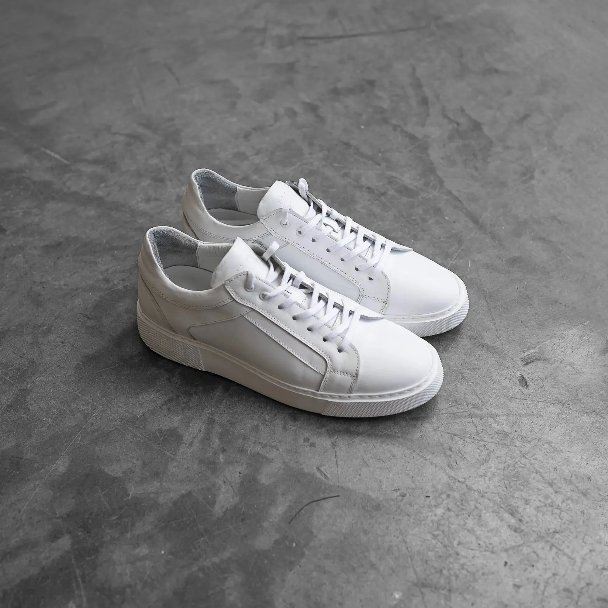 Iconic Sneaker White