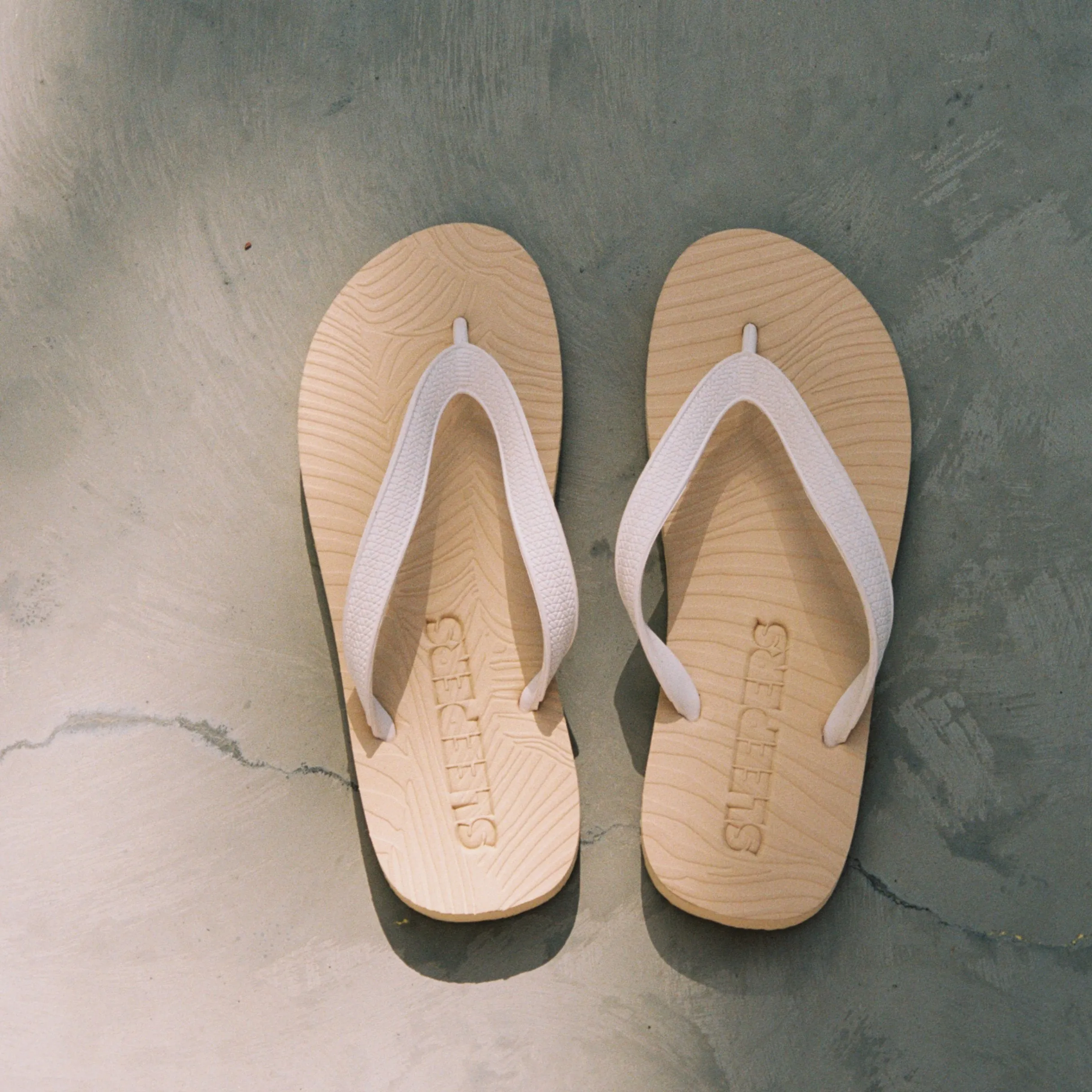 Mens Beige White Flip Flop