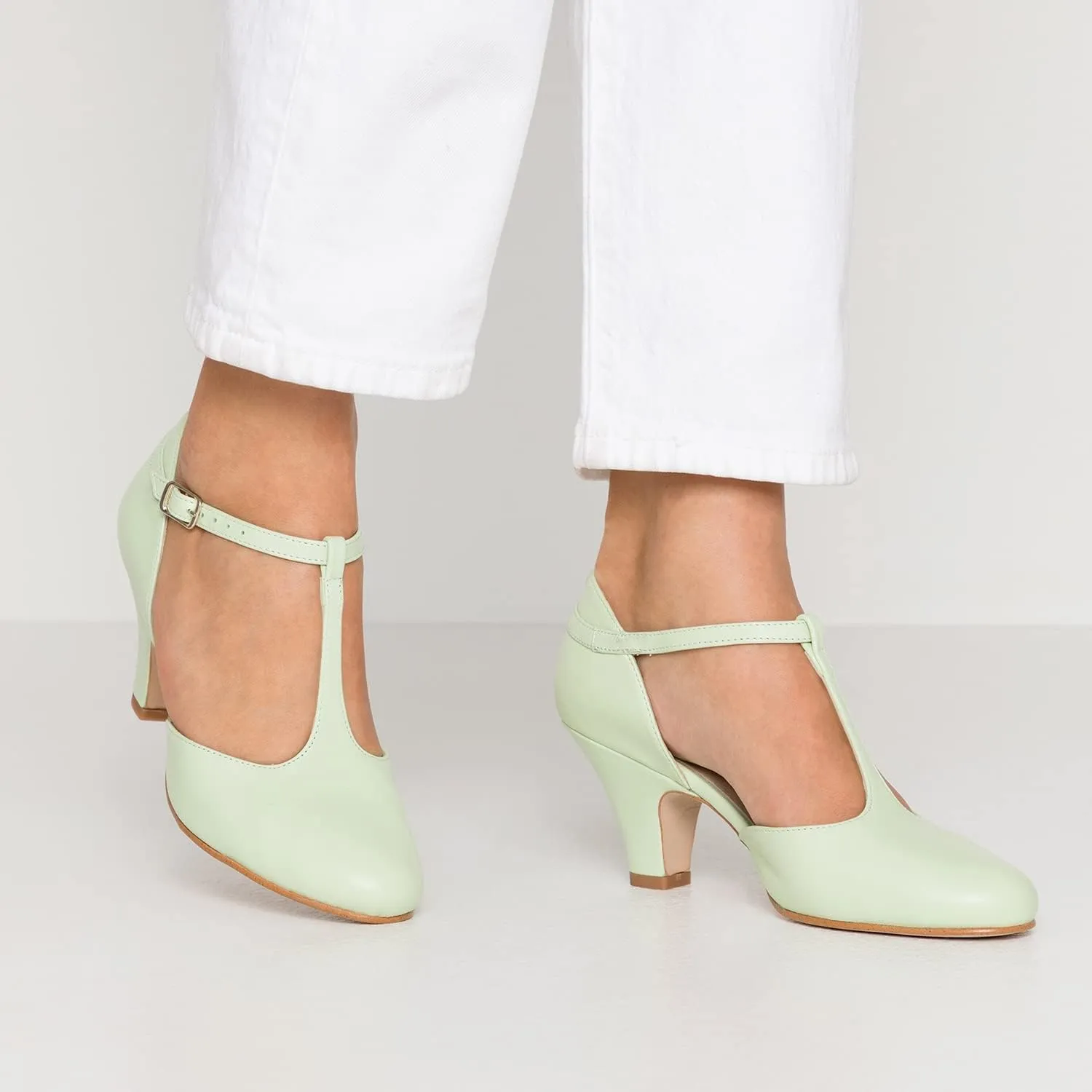 MOOMMO Women Elegant Kitten Heel Mary Jane Pumps Shoes Ankle T-Strap Round Closed Toe Cut-Out Dress Sandals Shoe Chunky Block Heels D-Orsay Suede Work Pump Fall fashion Office Wedding Spring 4-13 M US