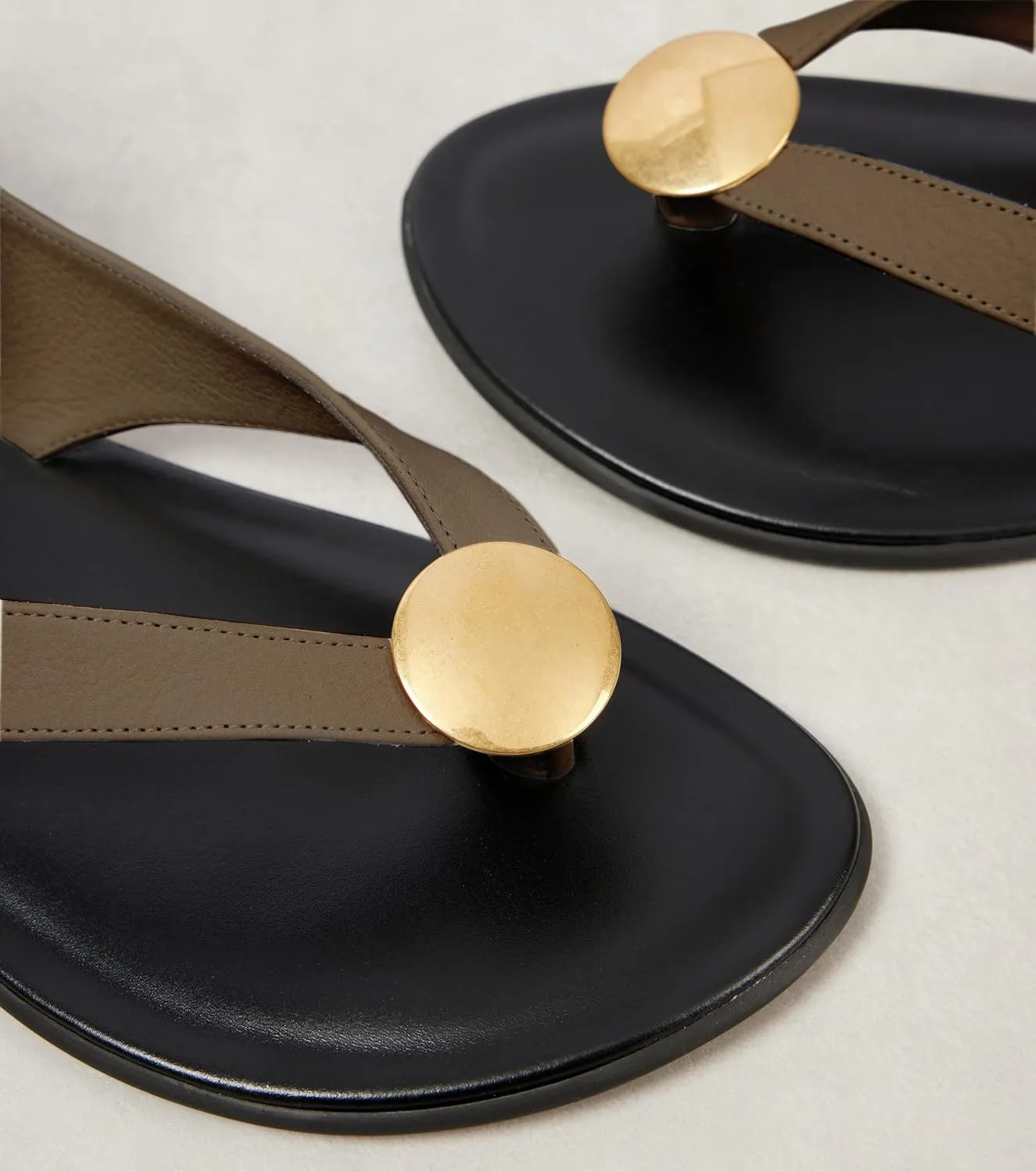 Suede Flat Sandals for Women Cute Ankle Strappy Thong Sandals Ladies Summer Dress Flip Flops with Metal Circular