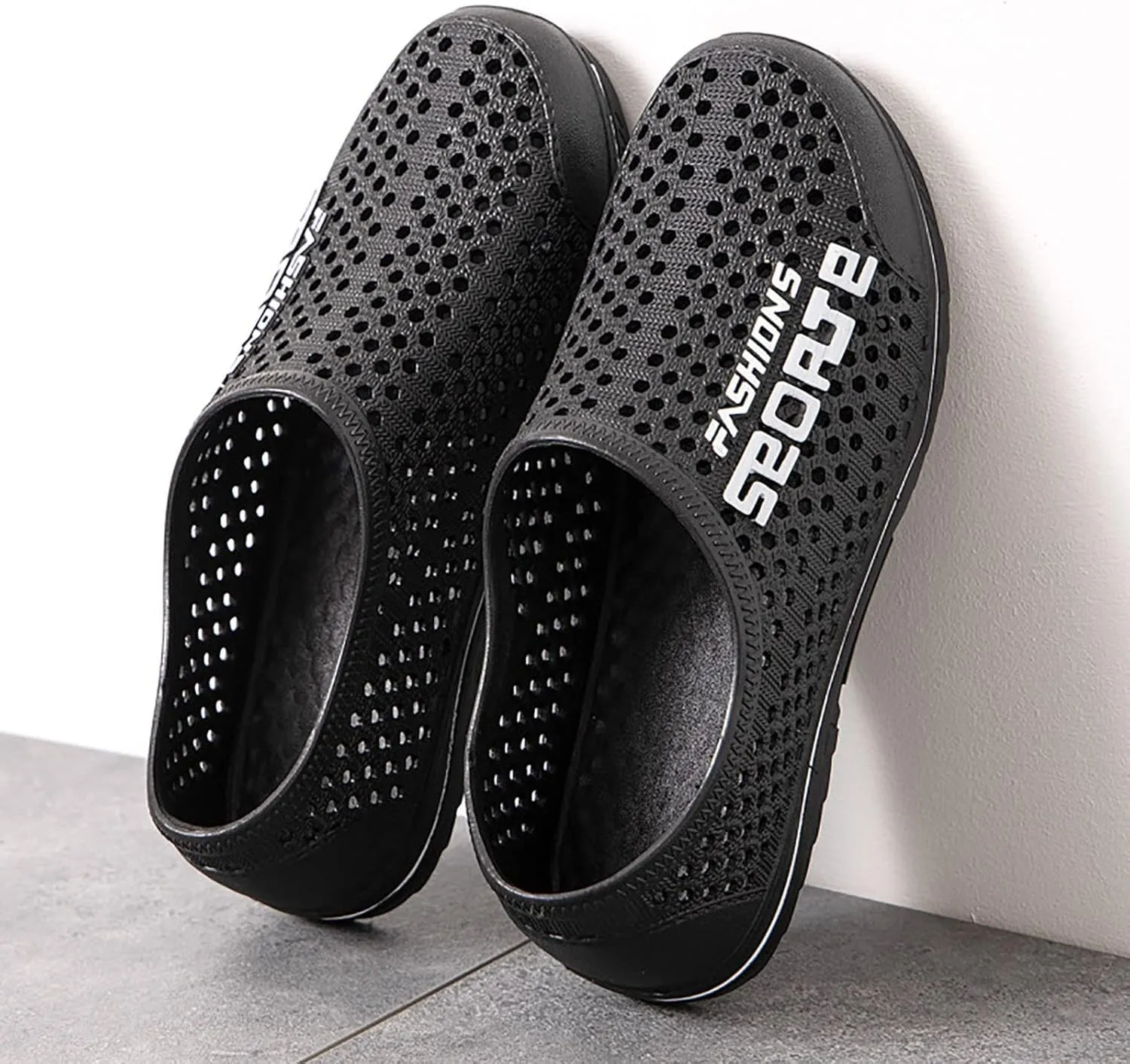 Summer Unisex Garden Clogs Casual Slippers Men Breathable Women's Garden Shoes Soft Sole Beach Sandals Comfortable Hollow Out House Slipper