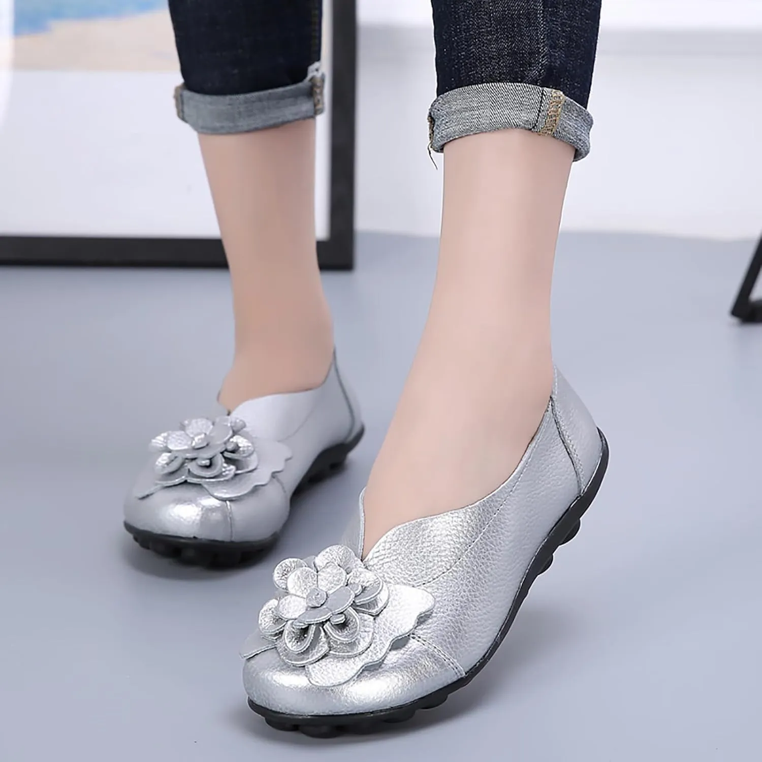 Women's Leather Loafers Comfortable Flat Shoes Slip On Round Toe Wide Width Loafers Comfortable Walking Working Driving Long Standing Fashion Soft Cushion Shoes