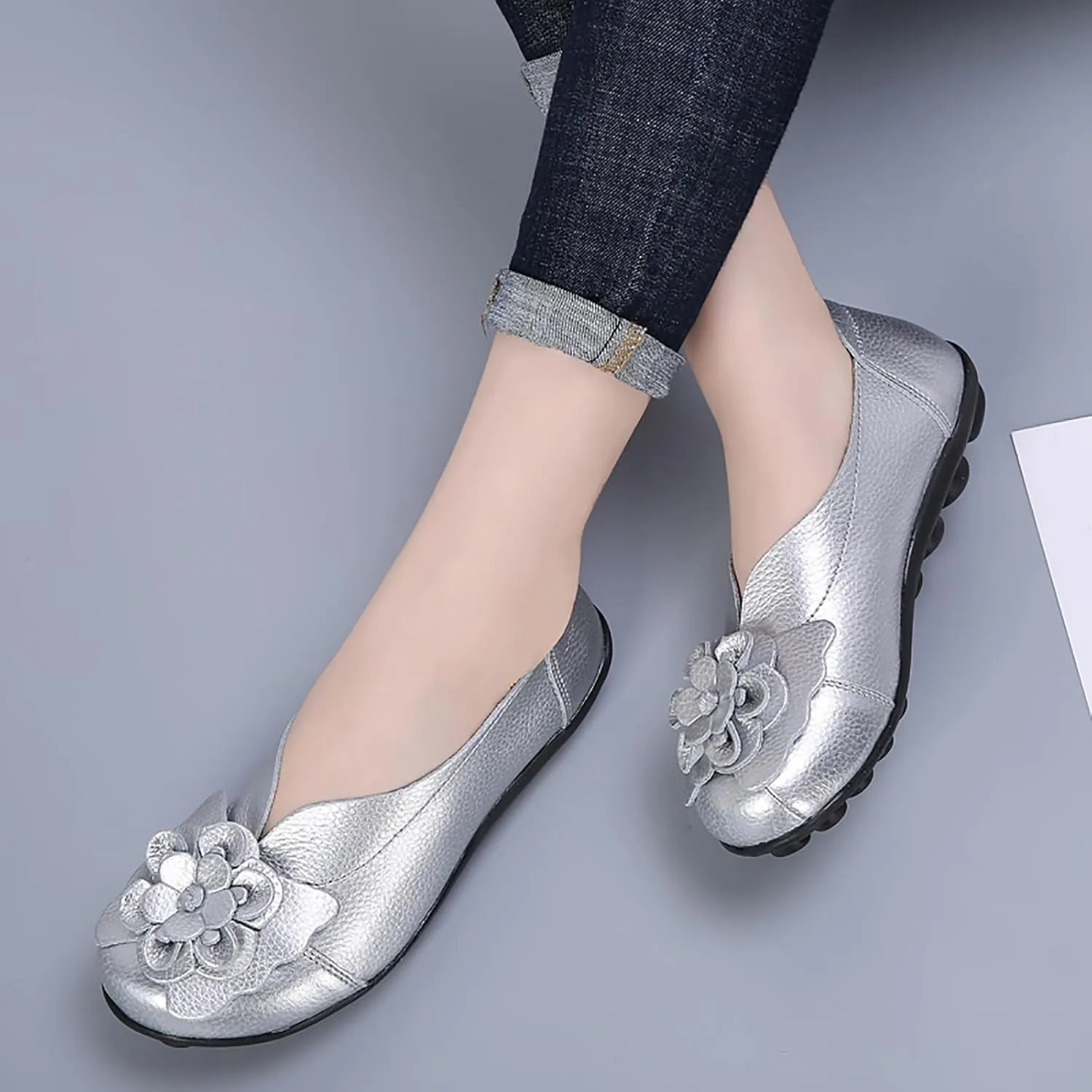 Women's Leather Loafers Comfortable Flat Shoes Slip On Round Toe Wide Width Loafers Comfortable Walking Working Driving Long Standing Fashion Soft Cushion Shoes