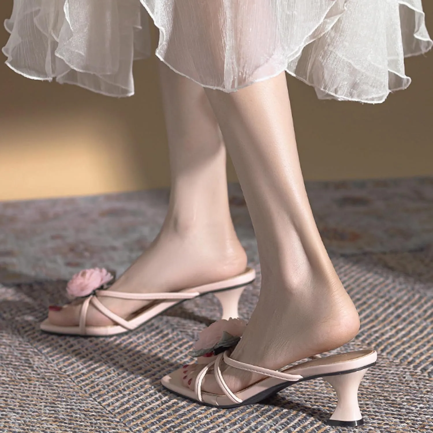 Women's Silk Flower Toe Loop Strappy Kitten Heel Slide Sandals Sexy Open Square Toe Slip On Lightweight Medium Heel Flip Flops for Party Daily Dating