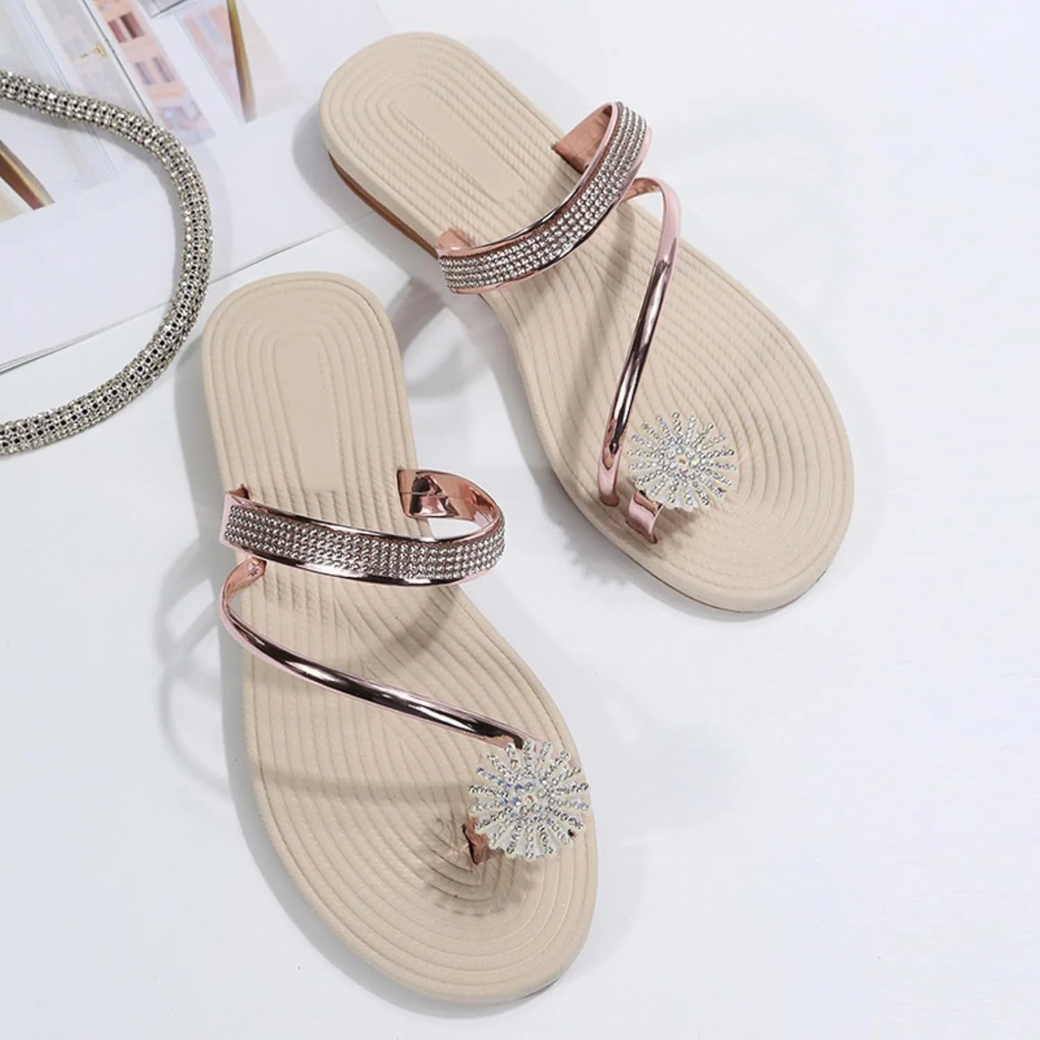ZSpzx Women's Split Toe Flat Sandals,Open Toe Flower Rhinestones Sparkly Sandals Cushioned Footbed Non Slip Slides Ladies Summer Comfortable Beach Shoes for Travel Vacation Outdoor Indoor